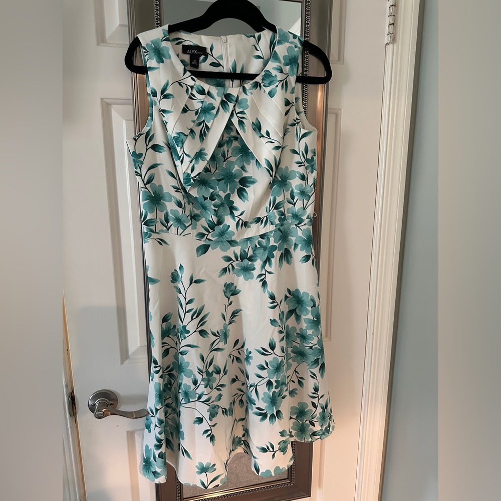 ALYX Size 12 White and Turquoise Floral Pleated Dress